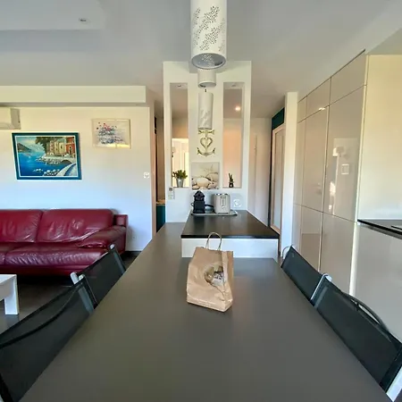 Le Mistral Vue & Terrasse Au Coeur Du Grau Du Roi Apartamento